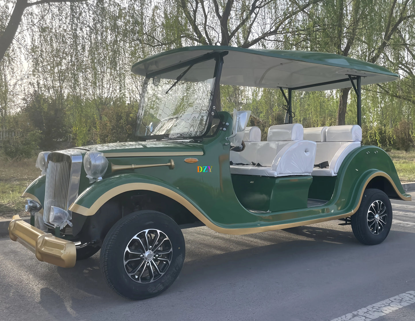 Factory direct sales of classic electric retro cars,  electric sightseeing cars, vintage electric golf cars  UTV