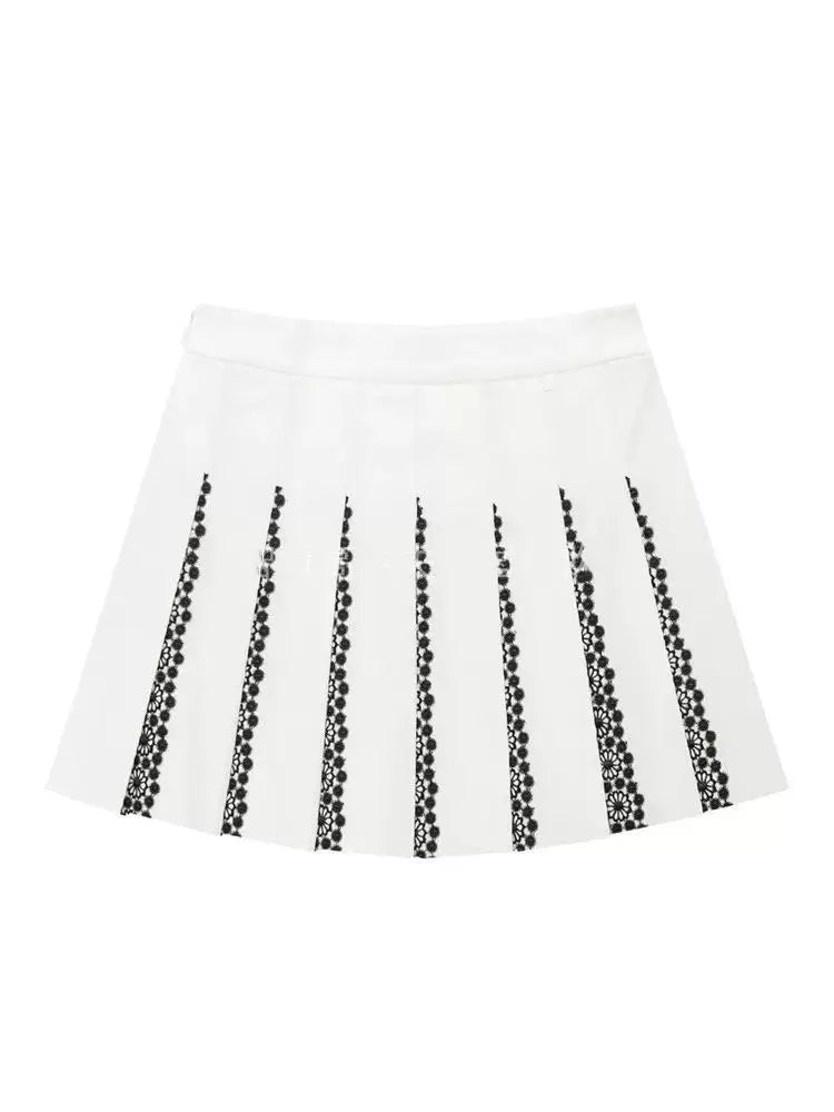 New Arrival: Women's Casual Golf Wear - Fashionable Color-Blocked Pleated Skirt for Outdoor Activities
